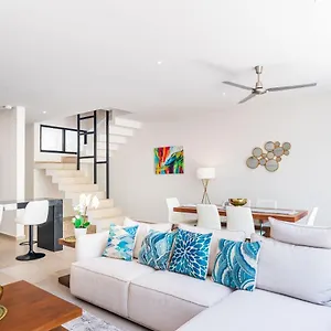 Holiday home Entire House- 3br With Private Roof Deck, Playa del Carmen